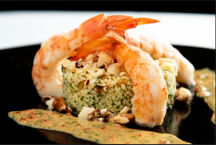 Couscous marroquino com camarão, nuts e especiarias é uma das opções de entrada (Foto: Divulgação)