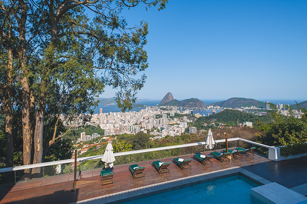 Vista da piscina do Hotel Vila Santa Teresa (Foto: divulgação)