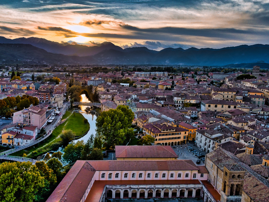 Foto aérea de Rieti, comuna na Itália