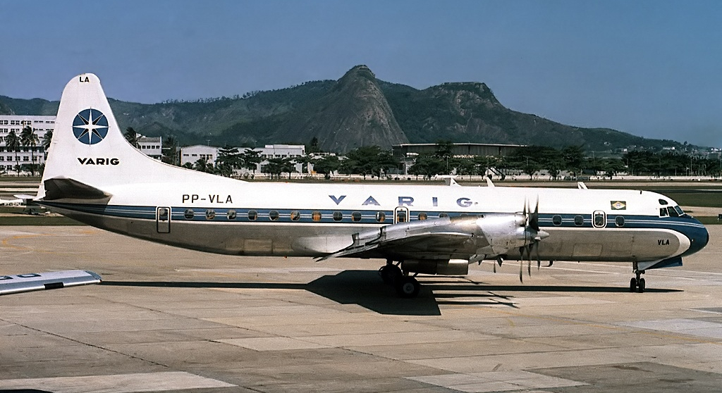 Foto de um avião modelo Electra da Varig