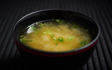 Sopa de misso do Ozu Sushi