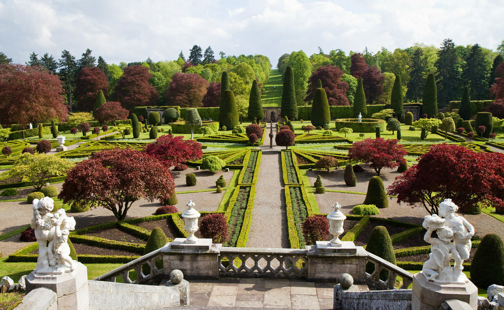 Jardins do Castelo Drummond, na Escocia