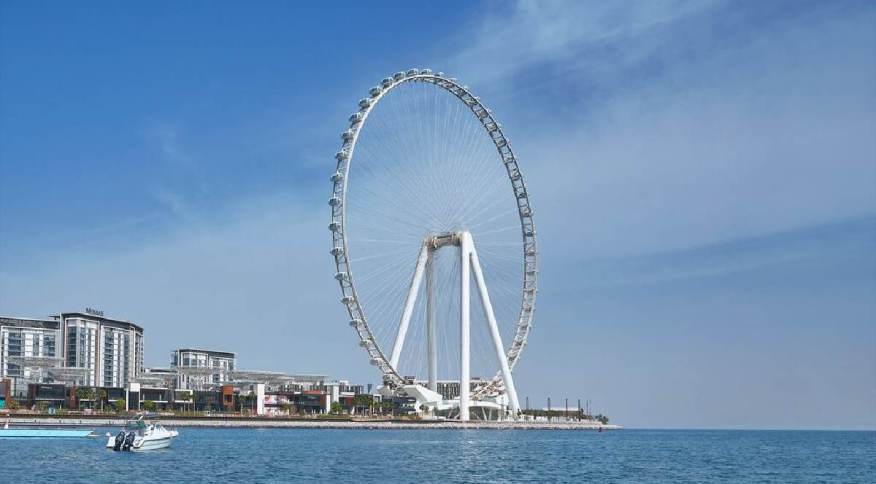 Roda-gigante fica na Bluewaters Island, próxima à marina de Dubai, e possui visão privilegiada de pontos turísticos da cidade