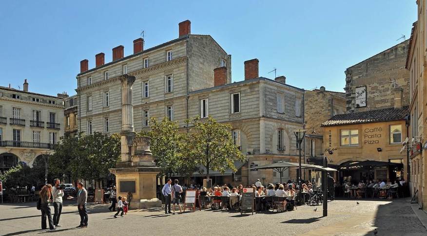 Place Camille Julian, em Bordeaux: região possui vários restaurantes que vão desde cozinhas clássicas até as mais modernas