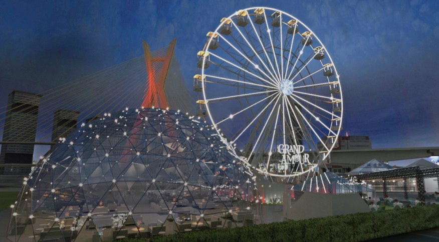 Modelo da roda-gigante e estrutura gourmet com vista para a Ponte Estaiada do evento Grand Amour