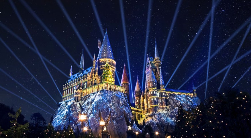 Show de luzes no Castelo de Hogwarts, que ganhará projeções natalinas dos filmes da saga