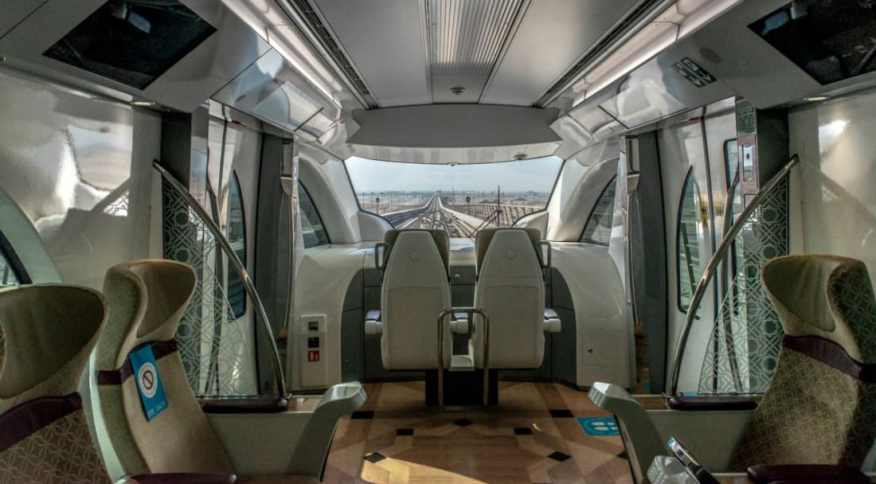 O sistema de metrô de Doha sem motoristas, visto aqui de uma cabine da classe Gold, é uma das redes de transporte ferroviário mais avançadas do mundo