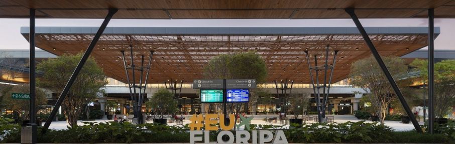 No Prêmio Aviação + Brasil 2022, usuários escolheram o Aeroporto Internacional de Florianópolis como o melhor aeroporto do Brasil e o Aeroporto de Belém o mais pontual